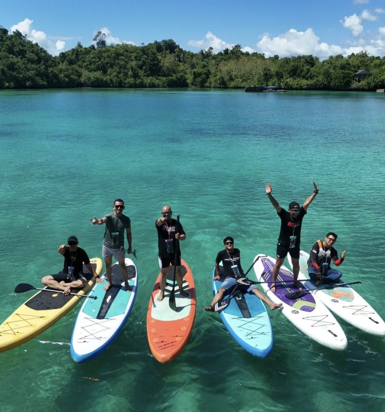 Anggota Komunitas Bimo Kendari saat berwisata di Kabupaten Muna.