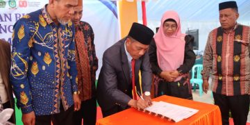 Kakanwil Kemenag Sultra Resmikan Ruang Guru dan Gedung Olahraga MAN 1 Kendari
