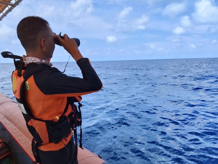 Pencarian korban tenggelam di Perairan Morowali.