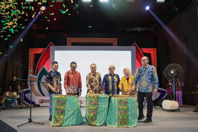 Gubernur Sultra, Andi Sumangerukka memimpin pembukaan BIK 2025 di Kota Kendari.