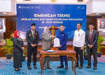 Bank Sultra Serahkan Aplikasi Sirida dan Siapkan 100 Alat Perekam Pajak ke Pemkot Kendari