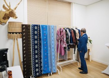 Kadin Sultra Bawa Lily Tenun Tolaki Tembus Eropa, Tandatangani Kerja Sama dengan Aspina di Belanda