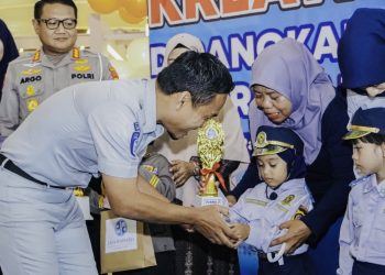 Dukung Edukasi Keselamatan Dini, Jasa Raharja Sultra Serahkan Bantuan Souvenir untuk Komunitas Salud