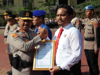 Kapolda Sultra Ganjar 128 Personel Berprestasi, Dari Ungkap Kasus hingga Misi Perdamaian Dunia