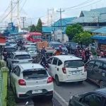 Tidak Ada Pengaturan Naik-Turun Penumpang, Depan Pelabuhan Nusantara Kendari Macet Parah