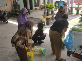 Warga Wundumbatu Kendari Nikmati Pangan Murah Lewat GPM Mandiri yang Digelar Dinas Ketapang