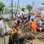 Drainase Tersumbat Ranting, Pemkot Kendari Gerak Cepat Atasi Genangan