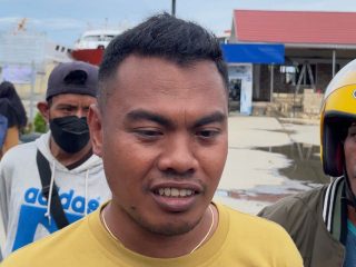 Tarif Terus Turun, Lukman Pilih Kembali Jadi Drive Taksi Offline di Pelabuhan Kendari