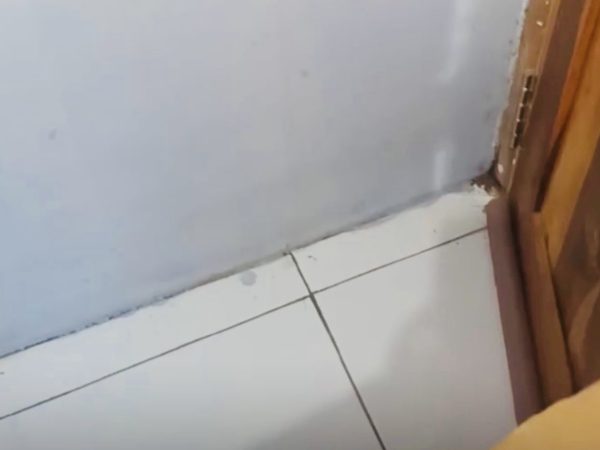 Warga Baito Keluhkan Kualitas Perumahan yang Retak hingga Rembes Air