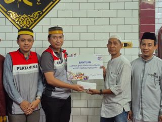Pertamina Patra Niaga Regional Sulawesi Salurkan Santunan Kepada Masjid dan Panti Asuhan di Ujung Tanah