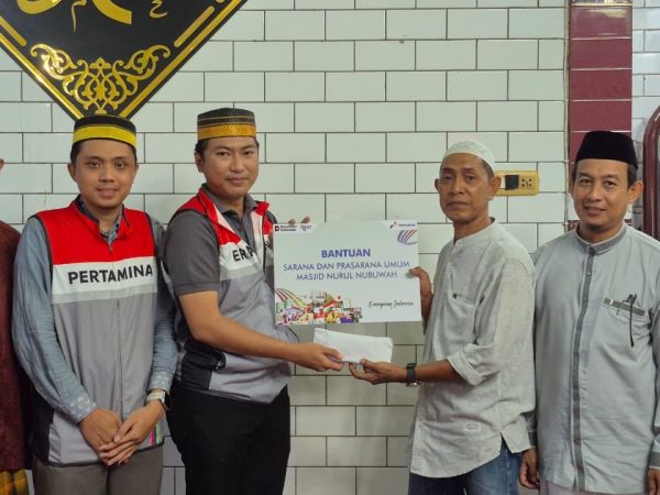 Pertamina Patra Niaga Regional Sulawesi Salurkan Santunan Kepada Masjid dan Panti Asuhan di Ujung Tanah