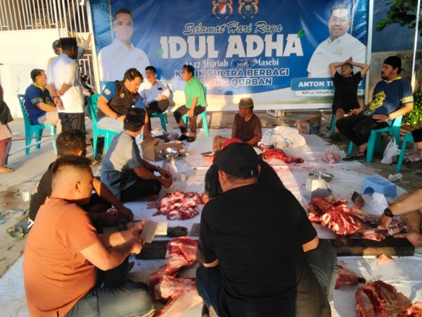 6 Tahun Konsisten Berbagi, Anton Timbang Bersama Anindya Bakrie Kurbankan 3 Sapi Melalui Kadin Sultra
