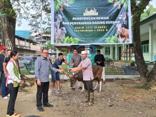 Iduladha 1447 H: Wujud Kemanunggalan, Kodim 1417/Kendari Salurkan Daging Kurban untuk Lansia dan Warga Kurang Mampu
