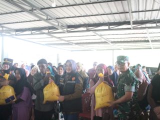 Sinergitas Pemkot Kendari dan Kodim 1417/Kendari Ringankan Beban Korban Banjir