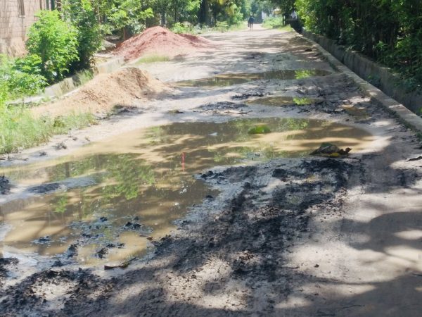 Jalan Rusak, Warga Tobimeita Keluhkan Sikap Kelurahan yang Slow Respon
