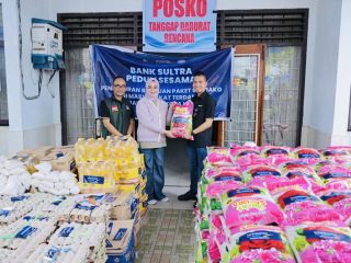 Bank Sultra Serahkan Bantuan Sosial untuk Korban Banjir Kendari