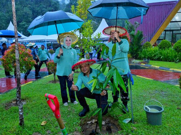 Wali Kota Kendari Siska Karina Imran dan Delegasi UCLG ASPAC 2026 Tanam Pohon di Kebun Raya, Simbol Komitmen Lingkungan Global