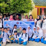 Mahasiswa Apoteker UHO Edukasi PHBS di SDN 100 Kendari, Siswa Antusias Ikuti Pembelajaran Interaktif