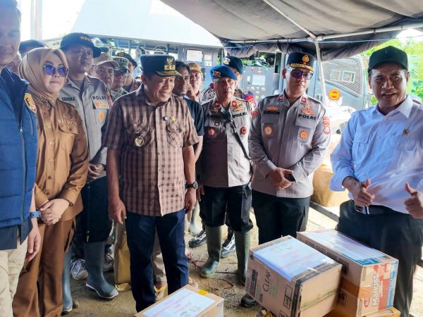 Mentan Tinjau Banjir Sultra, Gelontorkan Bantuan Rp10 Miliar untuk Petani dan Korban Terdampak