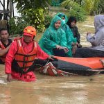 Basarnas Kendari Evakuasi Warga Terdampak Banjir Sungai Wanggu
