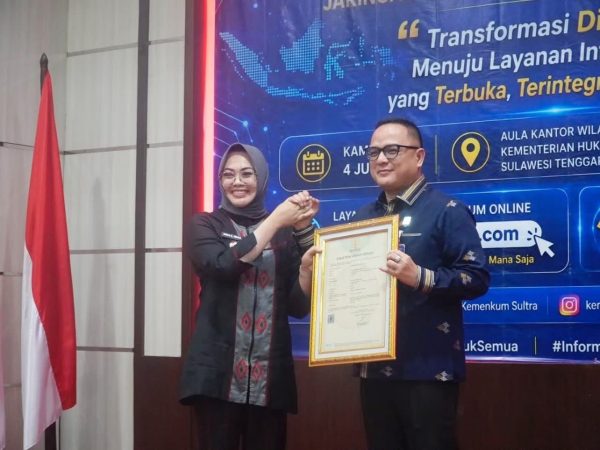 Motif Tenun Khas Kendari Resmi Kantongi Sertifikat HAKI