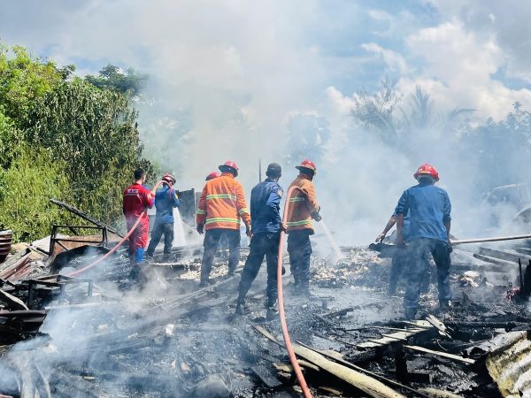 Dua Rumah di Anggilowu Kendari Ludes Terbakar