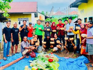 Eco-Qurban 1447 H untuk Korban Banjir: KARTANA, KBM FEBI IAIN, dan DDV Distribusikan Daging Tanpa Plastik