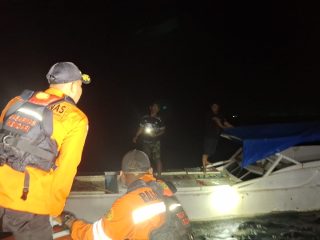 Menabrak Karang dan Bocor di Perairan Bokori, 6 Penumpang Kapal Ikan Dievakuasi Selamat oleh Basarnas