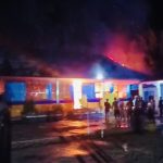 SDN 1 Wantulasi Buton Utara Dilalap Si Jago Merah, Warga Padamkan Api Pakai Alat Penyemprot Hama