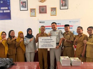 PT Jasa Raharja (Persero) Salurkan Bantuan Rambu Keselamatan dan Gelar Sosialisasi PPKL di SMPN 3 Kota Kendari