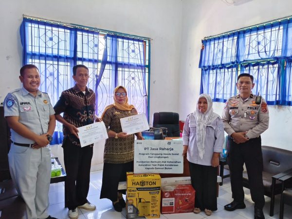 PT Jasa Raharja (Persero) Salurkan Bantuan Alat Kebersihan dan Gelar Penandatanganan Komitmen Bersama di Samsat Buton