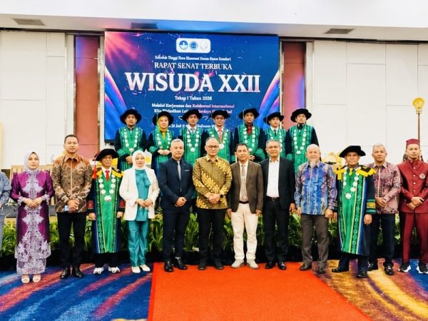 Dirjen Dikti Kemdiktisaintek Hadiri Wisuda STIE 66 Kendari, Beri Sinyal Positif Alih Status Jadi Universitas