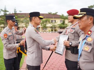 Kapolda Sultra Irjen Pol Himawan Bayu Aji Beri Apresiasi kepada Personel Berprestasi