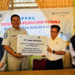 Jasa Raharja Salurkan Bantuan Rambu Keselamatan dan Gelar Sosialisasi PPKL di SDN 18 Kota Kendari