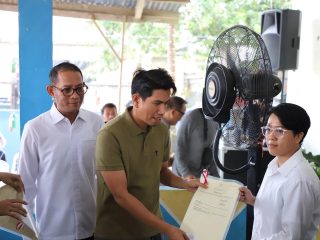 Wakil Ketua Komisi II DPR RI Bahtra Kawal Penyaluran Sertifikat PTSL di Watubangga Kendari