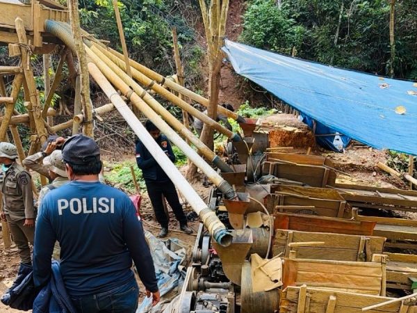 Polda Sultra Amankan Puluhan Mesin Olah Emas Ilegal di Bombana