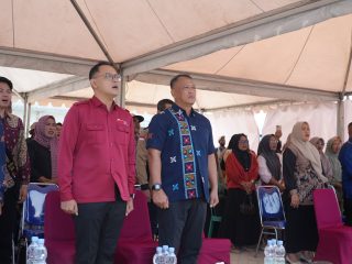 OJK Edukasi Masyarakat Kampung Nelayan Merah Putih Konawe Tentang Pelindungan Konsumen