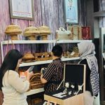 Sihir Tenun Kendari Bikin Ibu-Ibu Jakarta Barat 'Khilaf' di Medan