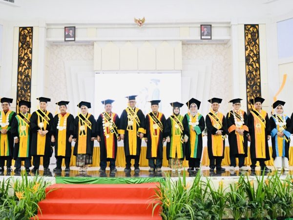 Perkuat Tridharma Perguruan Tinggi, Universitas Halu Oleo Tambah 8 Guru Besar Baru