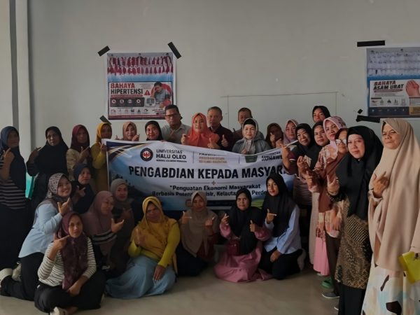 Pascasarjana UHO Dorong Nilai Tambah Ikan Teri melalui PKM di Toronipa
