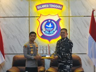 Kapolda Sultra Sambut Silaturahmi Perdana Danlanal Kendari, Perkuat Sinergitas TNI–Polri Jaga Keamanan Maritim