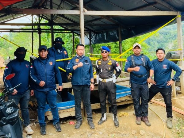 Polda Sultra Tetapkan 3 Tersangka dan Tahan Pelaku Penambangan Emas Ilegal di Bombana