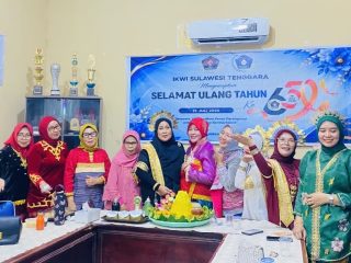 IKWI Sultra Meriahkan HUT ke-65, Busana Adat Muna Raih Posisi 10 Terbaik Nasional