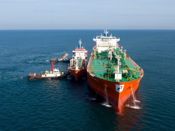 Perkuat Distribusi Biosolar B50 di Kawasan Timur Sulawesi, Pertamina Operasikan Ship to Ship Kolonodale