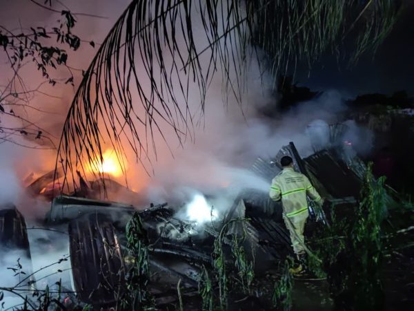 Dua Rumah dan Satu Motor Terbakar di Baruga Kendari, Penyebab Masih Diselidiki