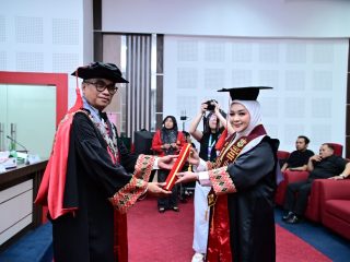Berangkat dari Pengalaman Tangani Pascabencana, Helen Dias Andhini Raih Doktor Cumlaude dengan IPK 4,00