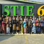Merah Putih dan Ragam Busana Adat Warnai Upacara HUT ke-81 RI di STIE Enam Enam Kendari