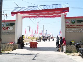 Meriahkan HUT RI ke-81, Menteri KP dan OJK Resmikan Soft Launching Ekosistem Keuangan Inklusif di Kampung Nelayan Merah Putih Konawe