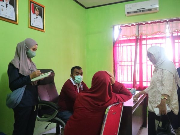 FK UHO Gelar Edukasi dan Pemeriksaan Kesehatan SMART untuk Warga Pesisir Abeli