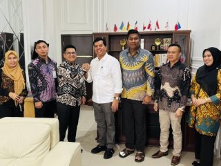 Gandeng BSI dan Asuransi Al Amin, 30 Mahasiswa Fakultas Pertanian Unsultra Terima Beasiswa Sawit